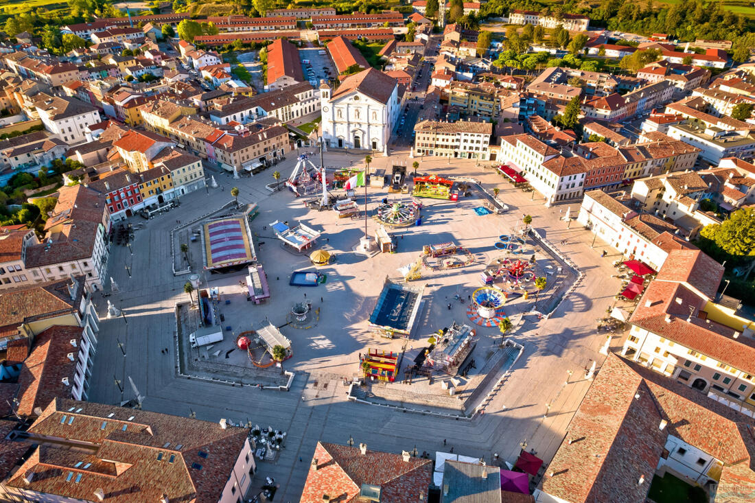 Náměstí Piazza Grande v Palmanově z ptačí perspektivy