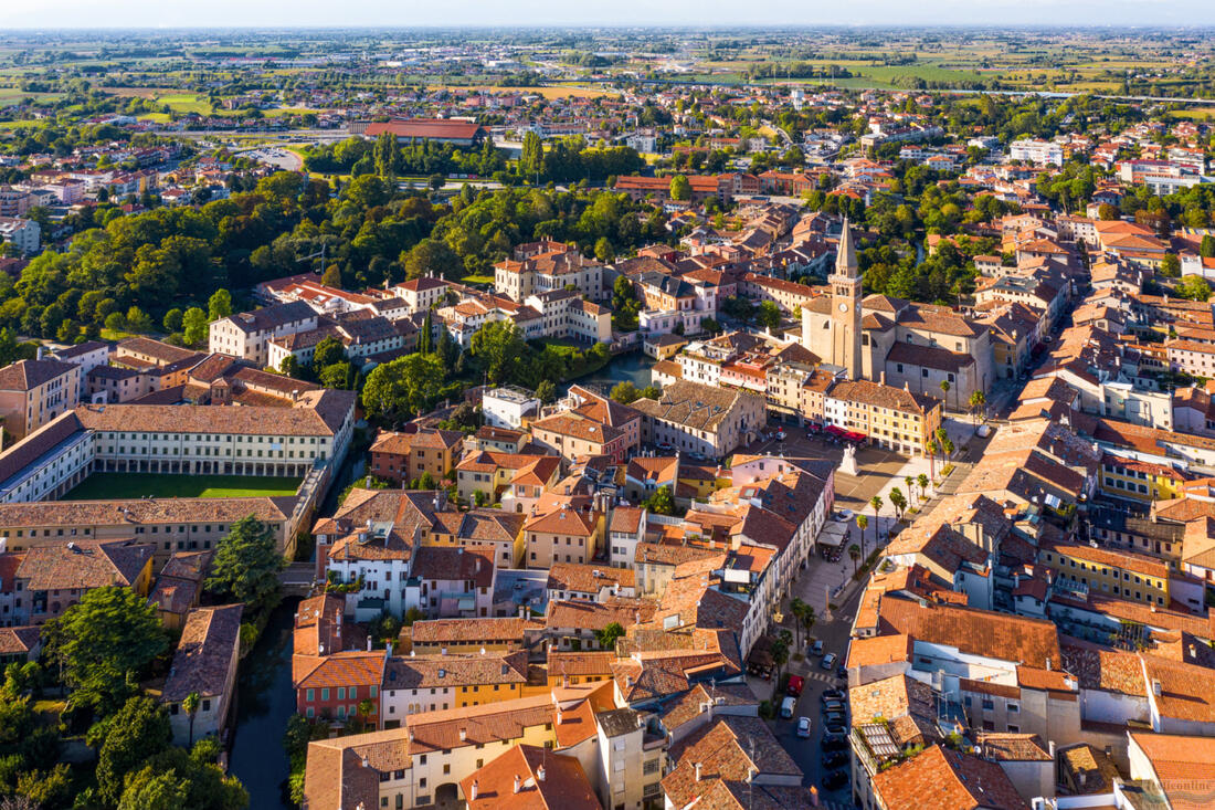 Letecký pohled na historické centrum městečka Portogruaro