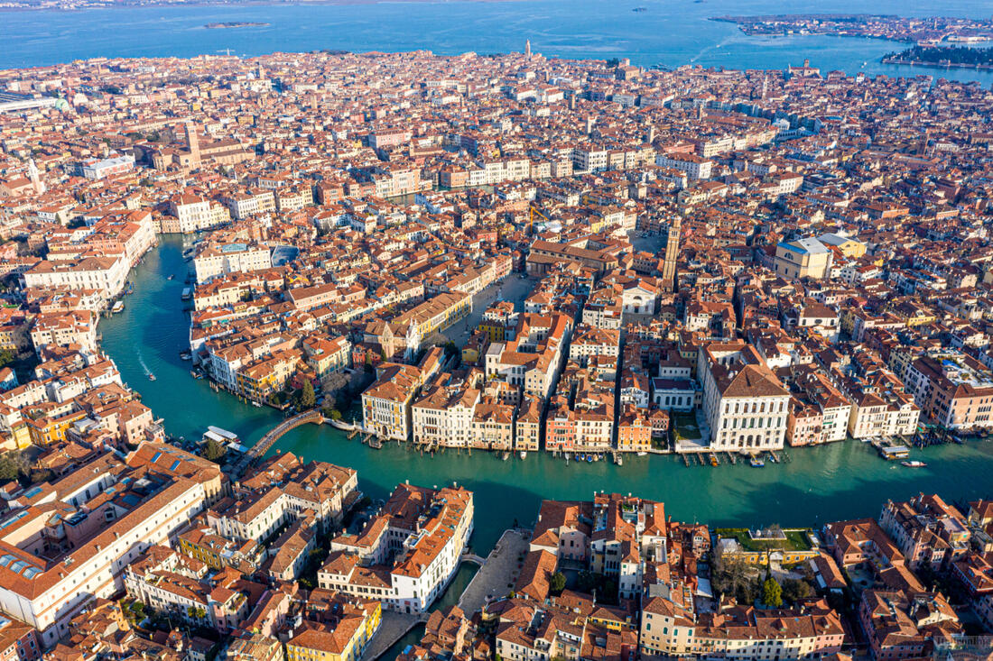 Pohled na Canal Grande z ptačí perspektivy