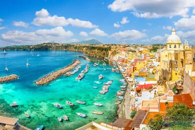 Procida, barevný ostrov v Neapolském zálivu