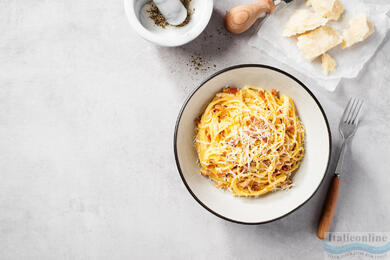 Pasta Carbonara a Cacio e Pepe. Symboly římské kuchyně