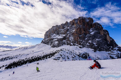 Nekonečný lyžařský okruh Dolomit. Sella Ronda