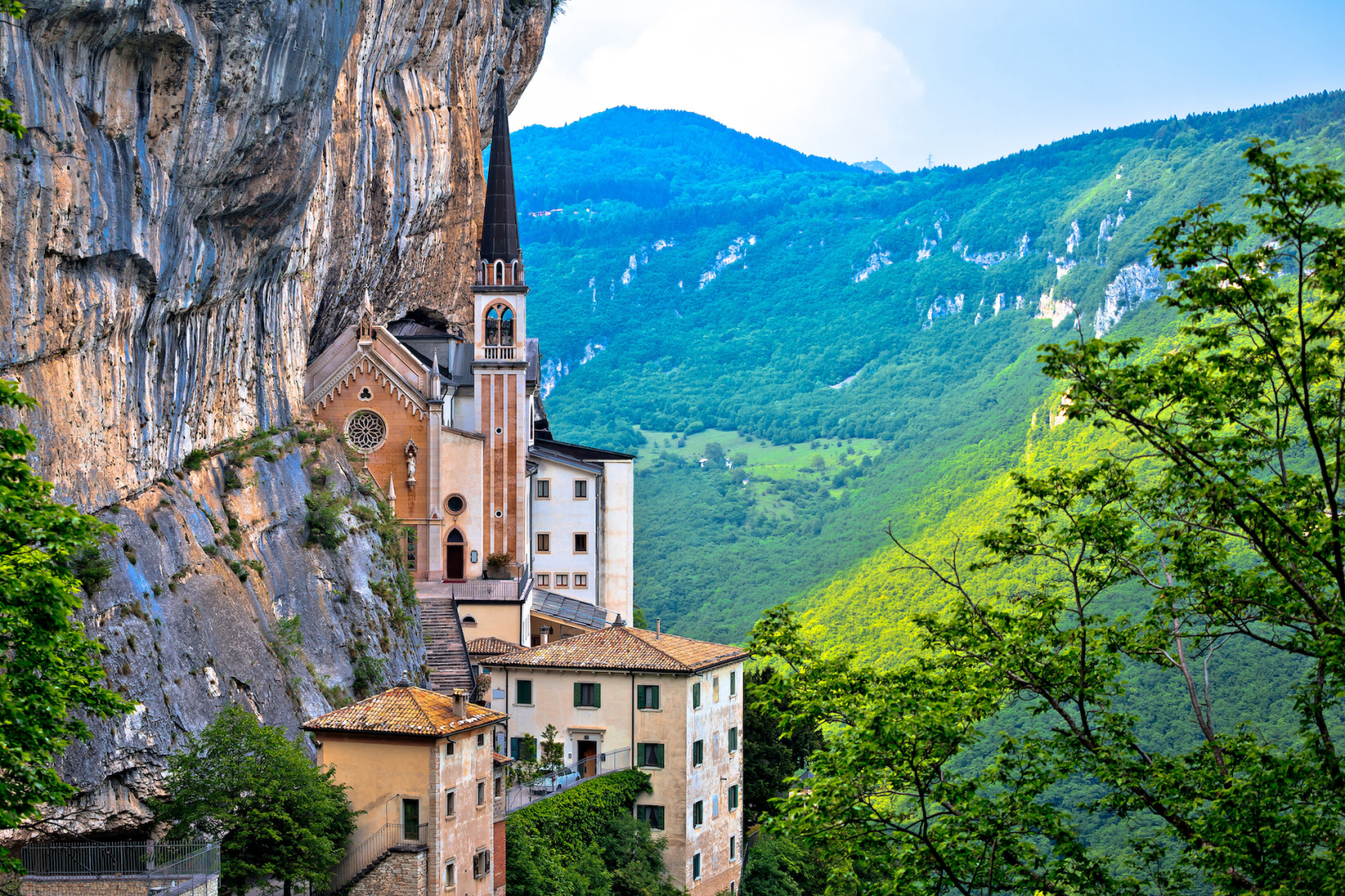 1540 schodů do nebe. Santuario Madonna della Corona